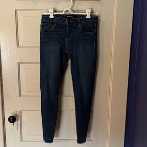 Prosperity Lena Super Skinny Released Hem Jean — size 6P